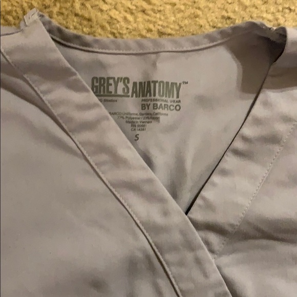 Greys Anatomy scrub top - Picture 2 of 2